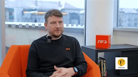 Jaunas žmogus gauna finansinę paramą