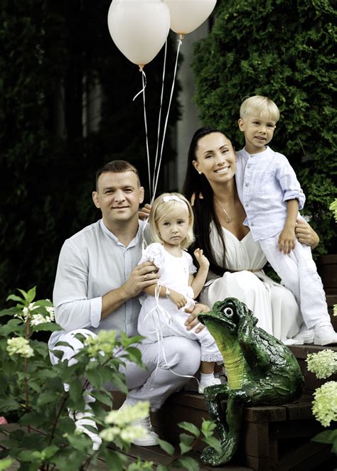 Schematinis vaizdas, kaip parenkami krikšto tėvai