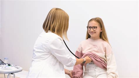 Schematinis vaizdas su skirtingais vaikų gydytojų specializacijų pavyzdžiais