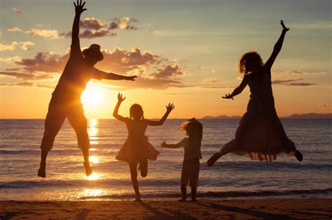 Simbolinė iliustracija su įvairiomis nėštumo priežastimis