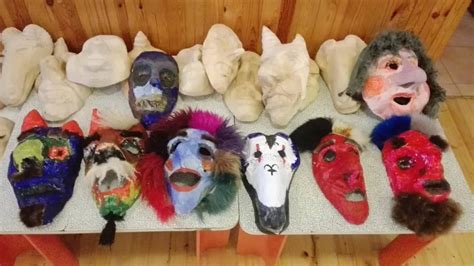 Pavyzdys, kaip atrodo papjė mašė kaukė