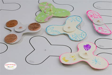 Schematinis pavaizdavimas, kaip pasidaryti Fidget Spinner su trafaretu