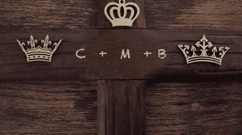 Simbolinis trijų karalių ženklas ant durų