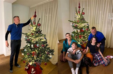 Šeima puošia eglę