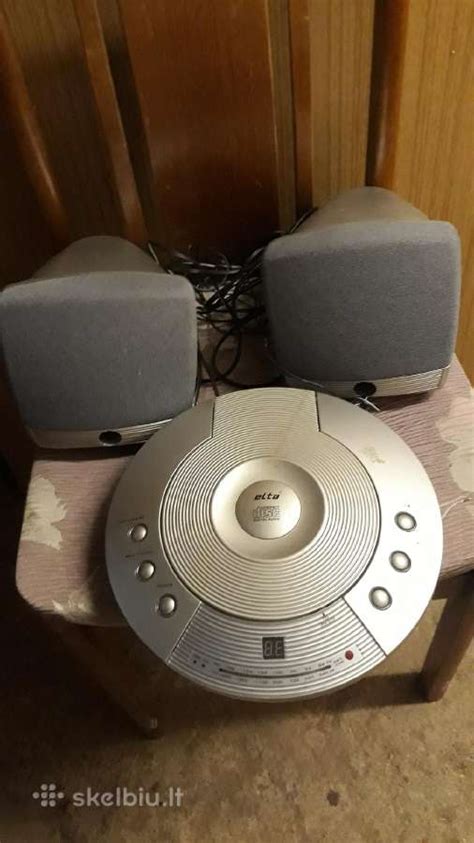 vaikas su CD grotuvu