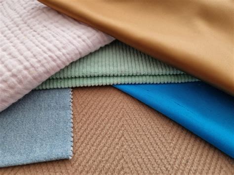 Įvairios spalvų schemos vaikiškiems drabužiams