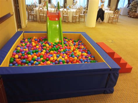 saugus kamuoliukų baseinas vaikui