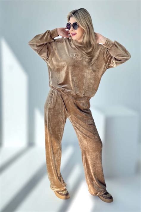 Vaikiški veliūriniai kostiumai