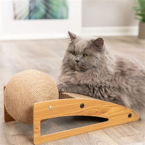 Kūdikis su dideliu pripučiamu kamuoliu