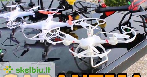 Įvairių modelių dronai šalia kompiuterio