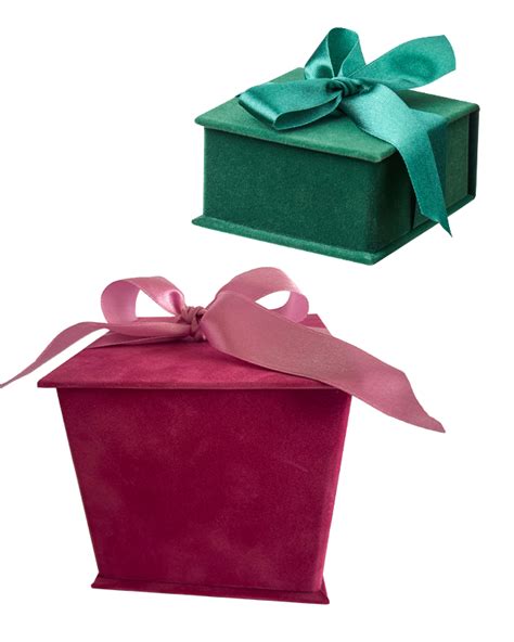 dovanų dėžutės su kaspinais