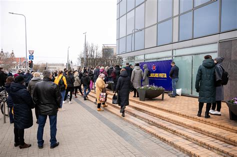 Žmonės laukiantys kūdikio įvaikinimo