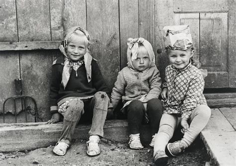 Vaikai su Lietuvos kariu