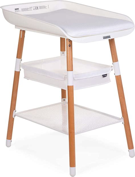 vystymo stalas su reikmenimis