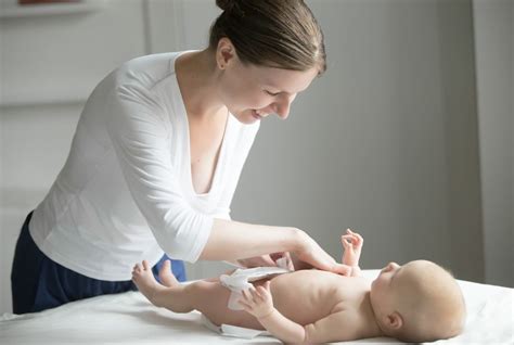 kūdikio užpakaliukas su vystyklų bėrimu