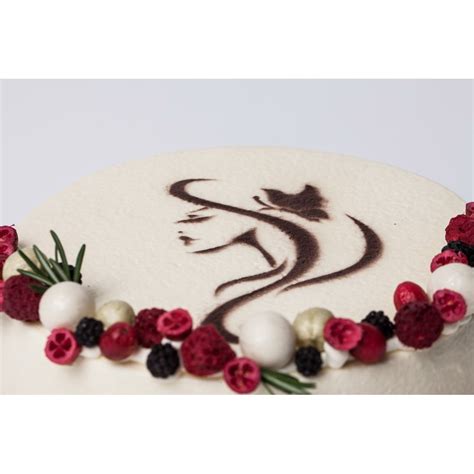 Moters siluetas su nėštumo požymiais ir apgamais