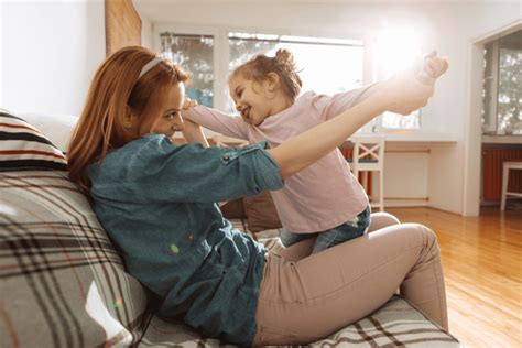 vaikas ir mama darželyje