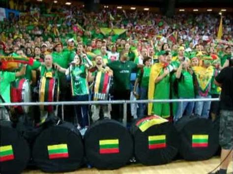 Lietuvos vaikai gieda himną