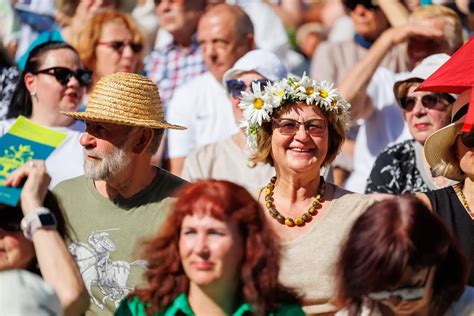 Slavų pavasario šventės su laužais ir šokiais