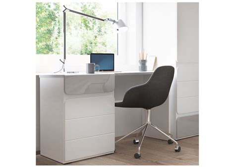 vaikų drabužių stalas