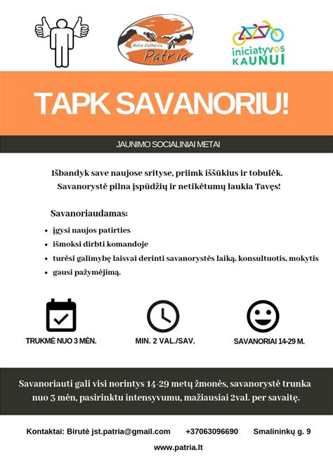 Savanoriai bendrauja su stovyklos dalyviais