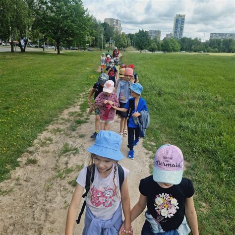 Vaikai darželyje su mokytoja