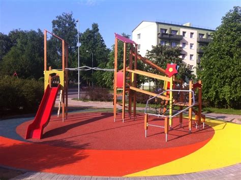 įvairios vaikų žaidimų aikštelių dangos