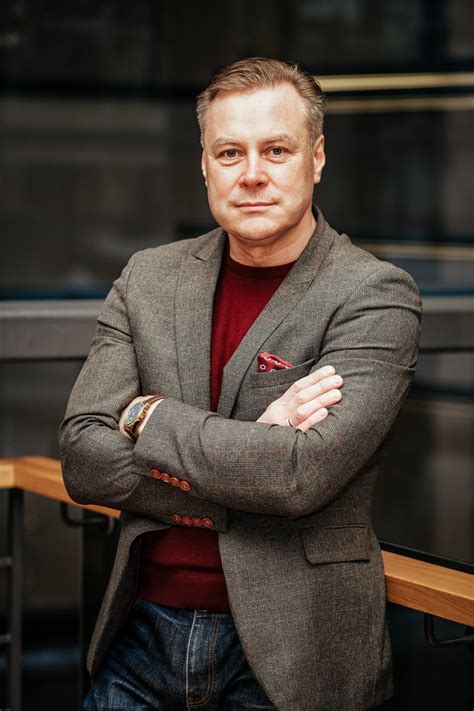 Antanas Kalnius su šeima ir vaikais kepa kūčiukus