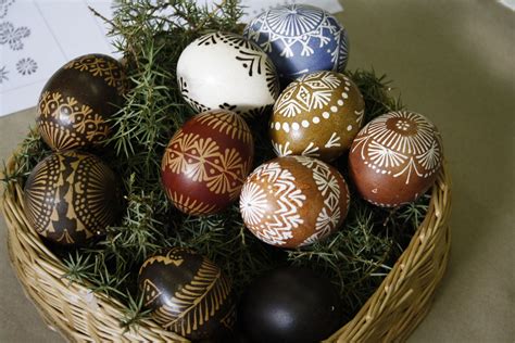 Spalvų maišymo principas kuriant žalią Velykų margučių dažymui