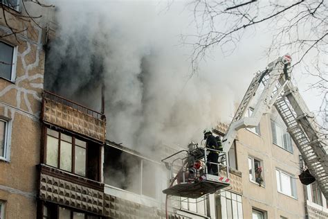 Gaisras garaže, kuriame galėjo būti žmonių