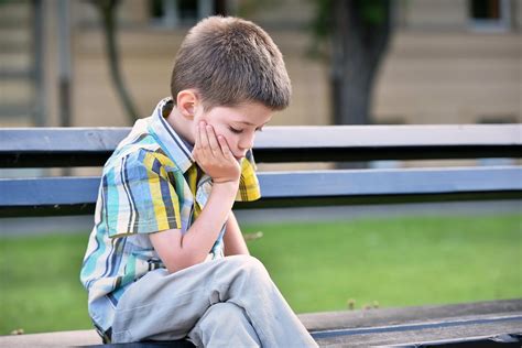 vaikas su guzu ant galvos