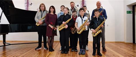 Vaikas grojantis saksofonu