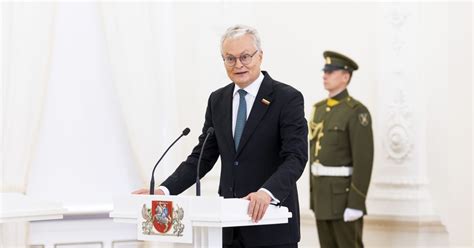 Valstybiniai apdovanojimai daugiavaikėms mamoms