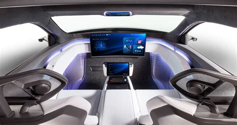 Interjeras ir multimedija vaikiškame elektromobilyje