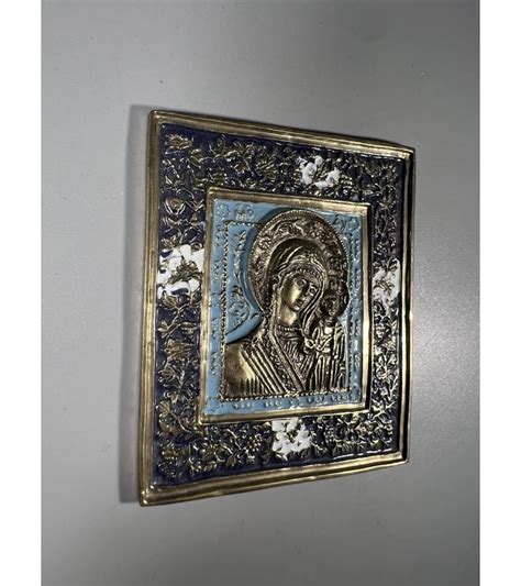 Motina su kūdikiu vaikščioti lauke