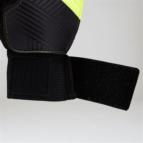 vaikų vartininko kelnės futbolo aikštelėje