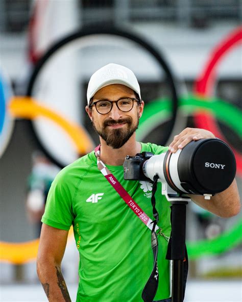 Vytautas Dranginis fotografuoja sporto renginį