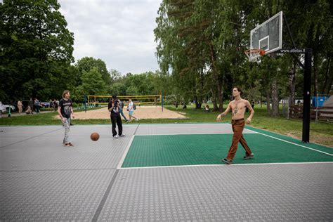 Aleksejus Švedas krepšinio aikštelėje