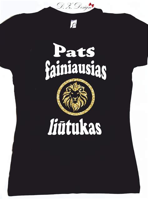 Įvairių marškinėlių su užrašais asortimentas
