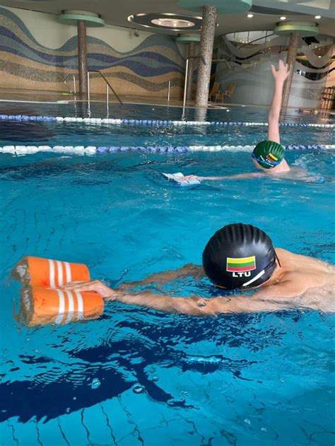 vaikų žaidimai baseine