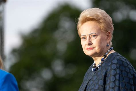 Dalia Grybauskaitė su apdovanojimu