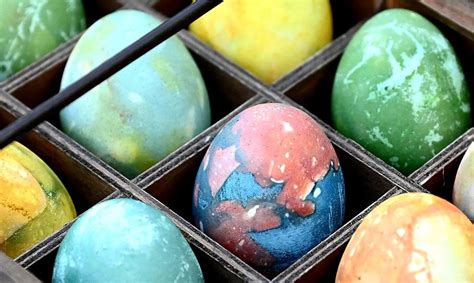 Žali kiaušiniai, nudažyti natūraliais dažais