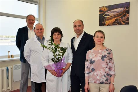 moterys su kūdikiais ir gliukozės matuokliais