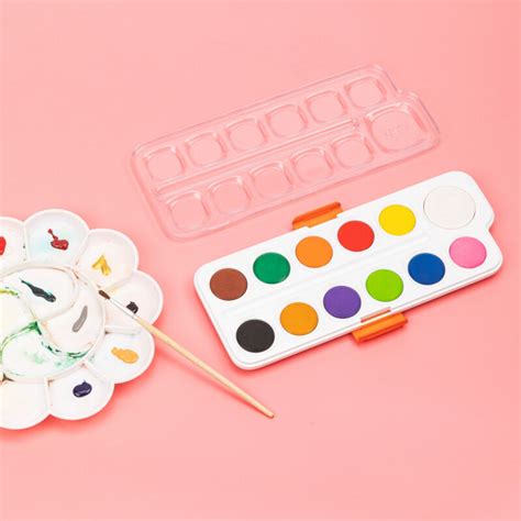 Akvarelės dažai ir teptukai