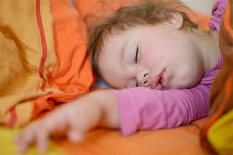 Vaiko miegojimo poza palengvinanti kvėpavimą