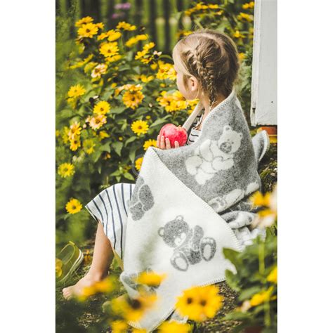 Vaikiškas vilnos pledas su gyvūnėlių motyvais