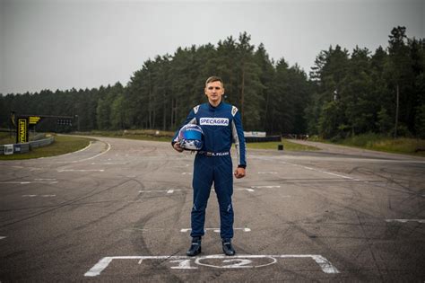 Jaunas lenktynininkas Deni Kriugeris