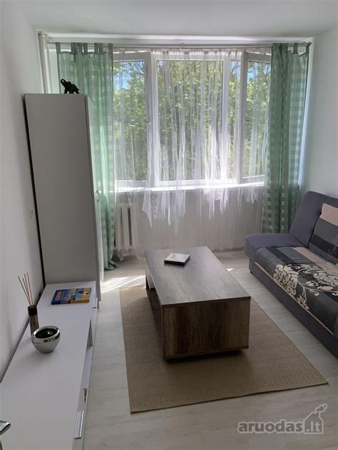 Jaukus ir individualiai pritaikytas gyvenamasis kambarys senelių globos namuose