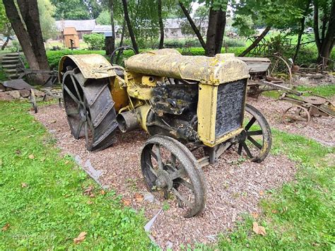 Senovinis garinis traktorius