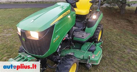 John Deere traktoriai